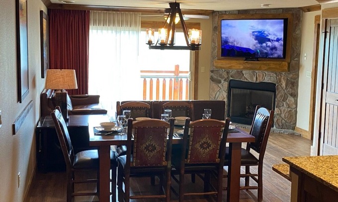 Gatlinburg Resort | Charming 2-bedroom resort in Gatlinburg with WiFi, fitness room, AC