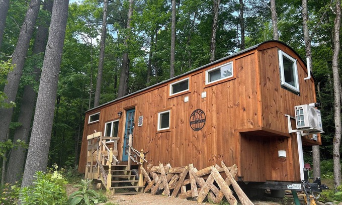 North Troy Cabin | Charming 2-bedroom Tiny Home with AC, WiFi near Jay Peak and Canadian border!