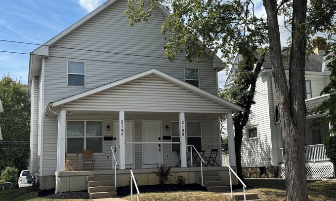 University District House | Charming 2-Bedroom Townhome with WiFi and AC in fantastic Columbus