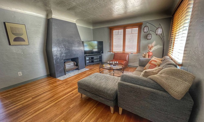 Nob Hill House | Charming 2-bedroom house in fabulous Nob Hill Albuquerque with WiFi, AC
