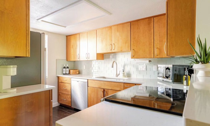 Barton Hills Condo | Charming 2 BR condo in the desired Zilker neighborhood, walk to Barton Springs