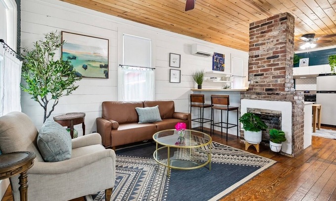 Roseland Terrace Historic District House | Charming 2 br located near LSU & other amenities. WIFI included. Pet Friendly.