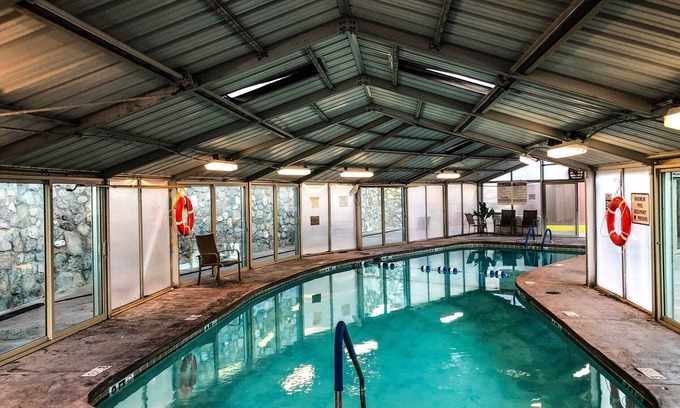 Ruidoso Condo | Charming 2 BR Retreat & Mountain Viwes