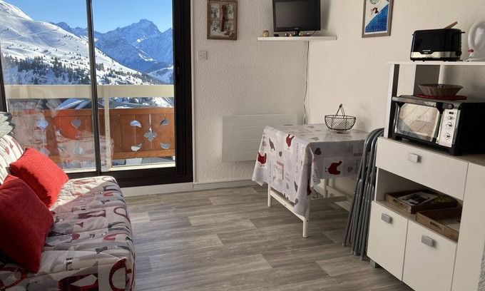 Eclose-Est Apartment | Charming 2-room apt in Alpe d'Huez, 4 people, south-facing balcony, ski locker