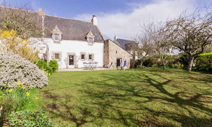 Guerande Cottage | Charming 3-Bed House with Garden near Guérande's Salt Marshes, Beaches & La Baule