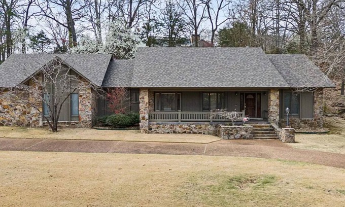 Eden Isle House | Charming 3-bedroom house with WiFi and AC blocks from the Eden Isle Marina!