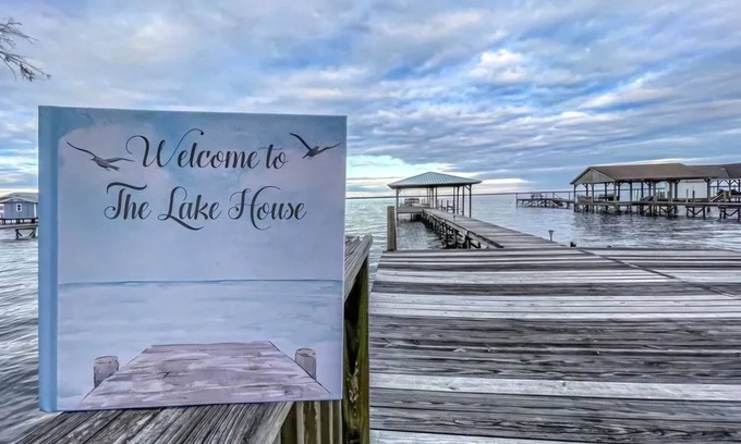 Lake Waccamaw House | Charming 3-bedroom house on enchanting Lake Waccamaw with AC