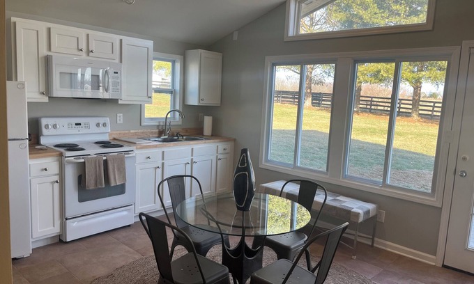 Paris Cottage | Charming 3-bedroom detached cottage on horse farm near Lexington and Georgetown.