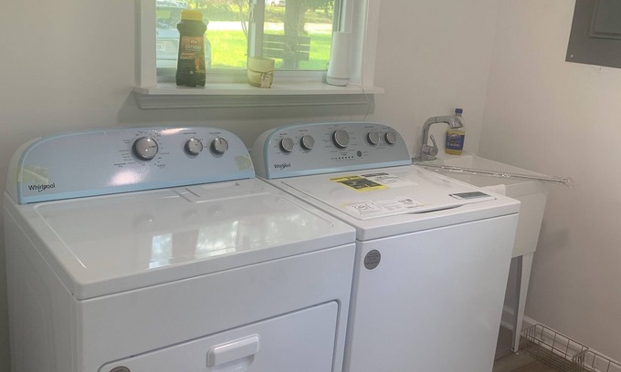 Goodspring House | Charming 3-bedroom house with country setting in Goodspring with WiFi, AC