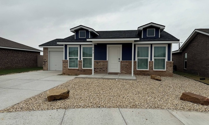 Wolfforth House | Charming 3-bedroom house with WiFi, AC in delightful Wolfforth