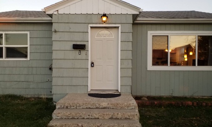 Santa Rita House | Charming 3-bedroom house with AC and WiFi in Cut Bank