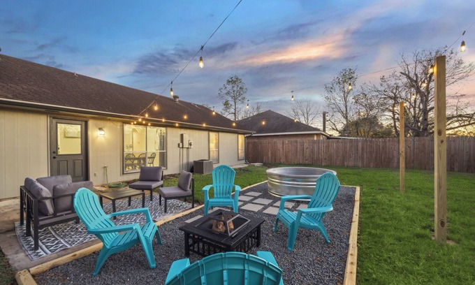 Richmond House | Charming 3-bedroom house in delightful Richmond with WiFi, AC and Cowboy Pool