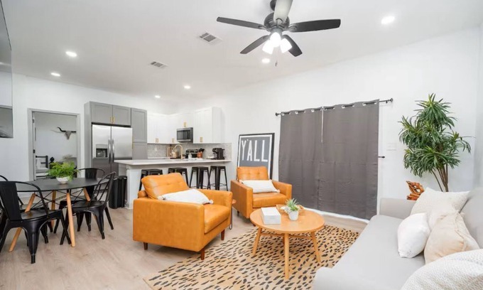 Brenham House | Charming 3-bedroom house in fabulous Brenham with WiFi, AC