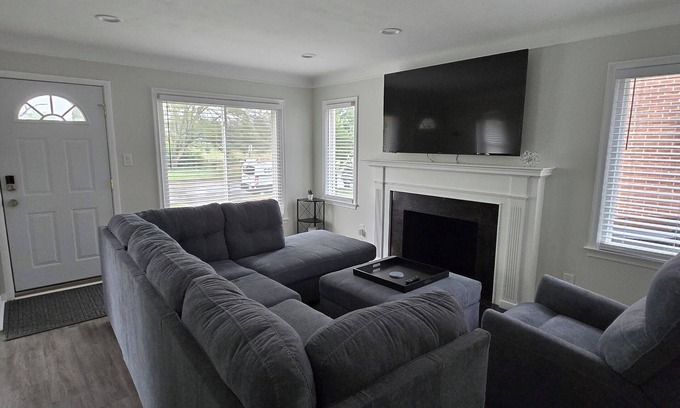 Dearborn Heights House | Charming 3-bedroom house in welcoming Detroit with AC, WiFi