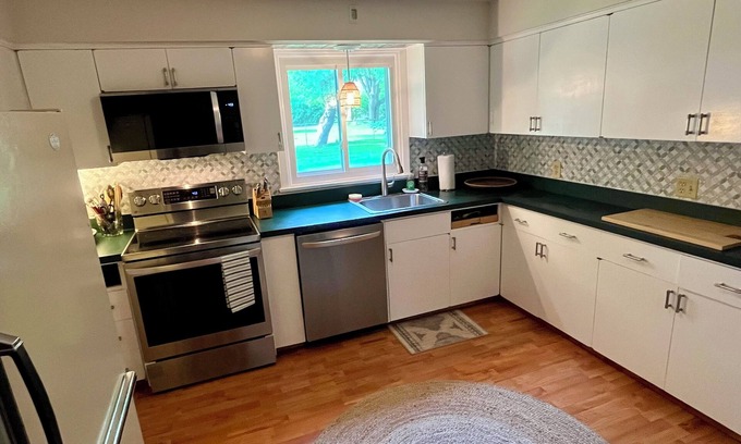 Bristol House | Charming 3-bedroom house in the heart of beautiful Bristol with WiFi, AC
