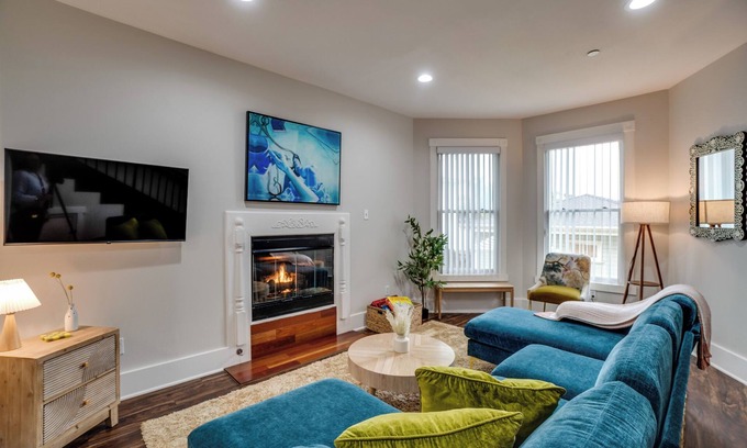 North Central House | Charming 3-bedroom Pasadena townhome!