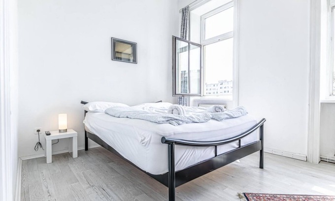 Brigittenau Apartment | Charming 3 Bedroom Urban Retreat in Vienna Center