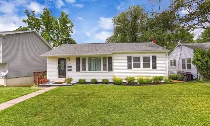 Pleasant Gap House | Charming 3-bedroom house close to Beaver Stadium, Penn State, State College