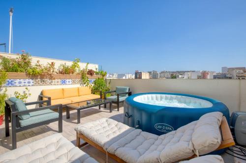 Msida Apartment | Charming 3 bedroom with jacuzzi and terrace near university MCAR1-2