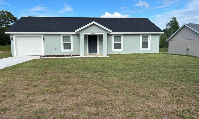 Fellowship House | Charming 3-bedroom with WiFi, AC, big backyard, 8 minutes away from WEC & HIT.