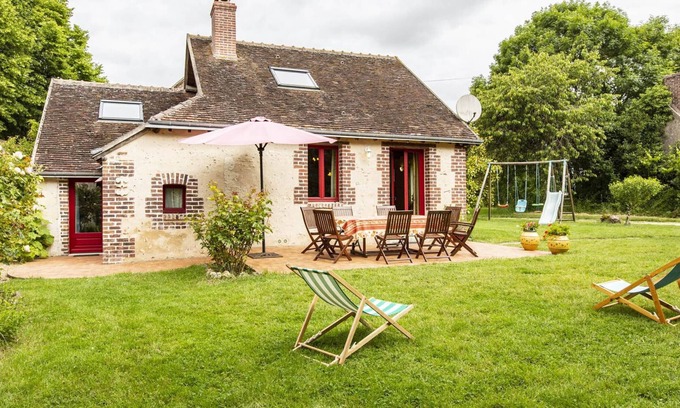 Authon Cottage | Charming 4-Bed Country House with Garden, Near Loire Castles, Sleeps 8-10, Family-Friendly