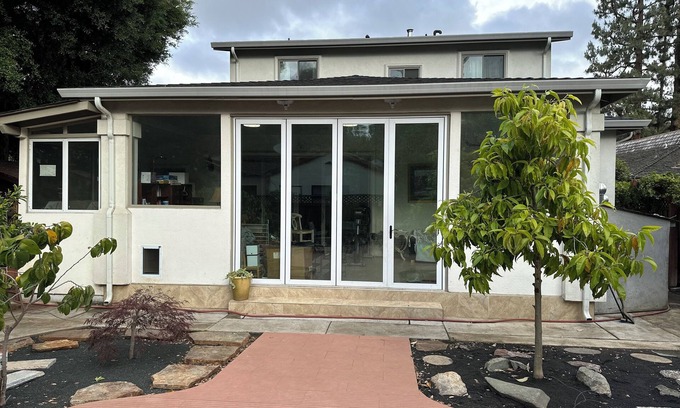 The Willows House | Charming 4-bedroom house in pleasant Menlo Park with WiFi, AC