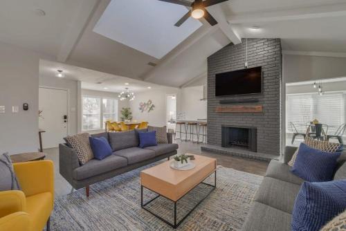 Plano House | Charming 5BD-3BA in the Heart of Plano -Sleeps 10