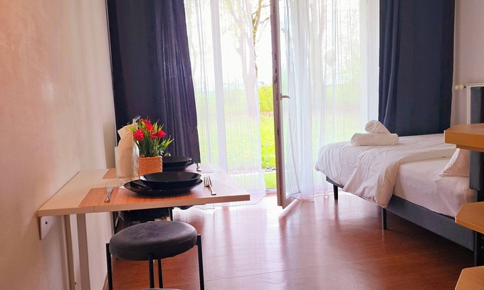 Amberg Apartment | Charming and peaceful studio with gorgeous green backyard view. Energy boosting