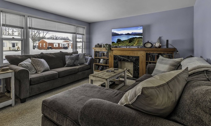 North Tonawanda House | Charming and Spacious Single Family Home