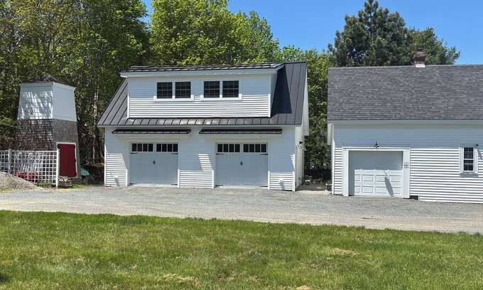 Manset Apartment | Charming apartment for two in Southwest Harbor. King bed, AC, well-equipped.
