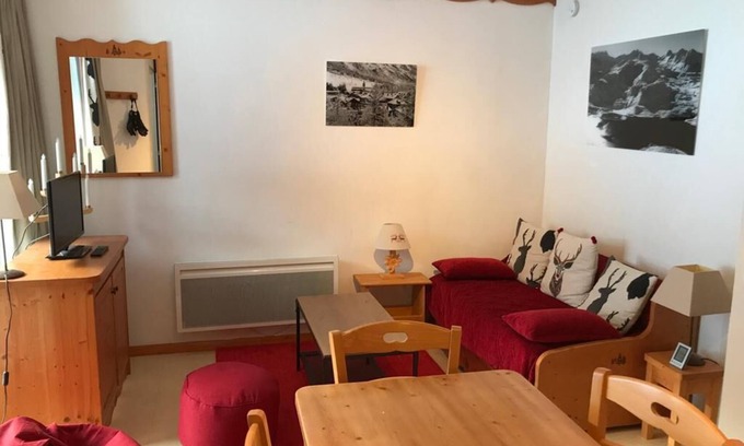 Termignon Apartment | Charming apartment at the foot of the slopes clear view on slopes and mountains