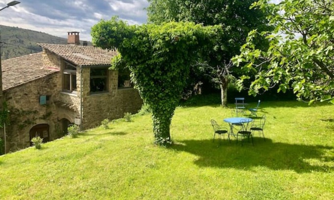 Vesseaux Apartment | Charming apartment/gite: Le Koru-Viognier in Mas Ardéchois