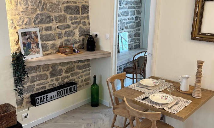 Besancon Old Town Apartment | Charming apartment with balcony