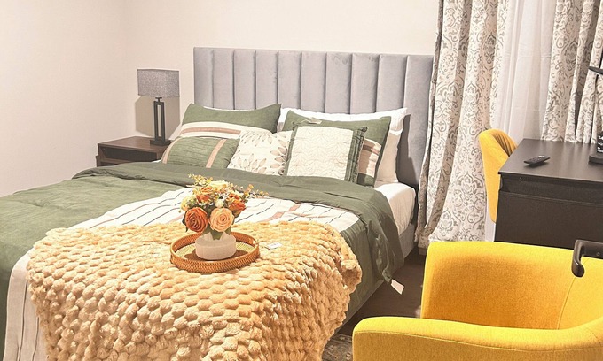 Broken Arrow House | Charming bedroom in Broken Arrow with Hi speed WiFi & AC suitable for long stays