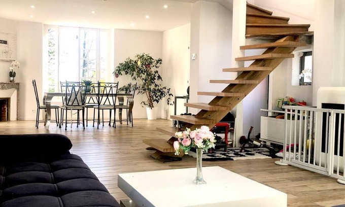 Jouy-sur-Morin House | Charming bourgeois house 1 hour from Paris - 12 travellers - garden 3,370 sqm