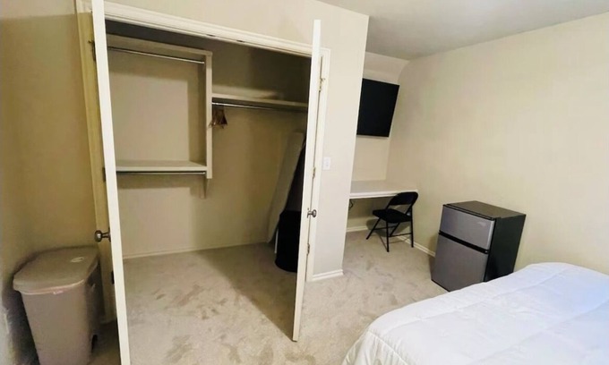 Broken Arrow House | Charming building in delightful Broken Arrow with AC, WiFi