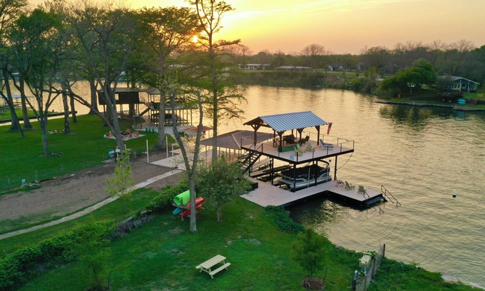 New Braunfels Cabin | Charming cabin on Lake Dunlap