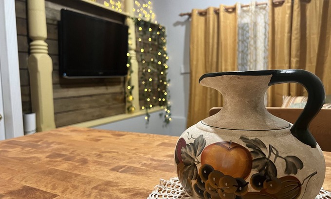 Englewood Cabin | Charming Cabin Style Unit with Private Entrance and Serene Backyard in Downtown