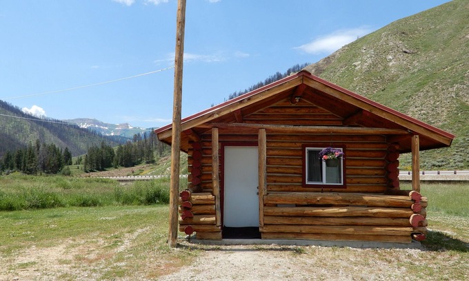 Bondurant Cabin | Charming Cabins on Hoback River