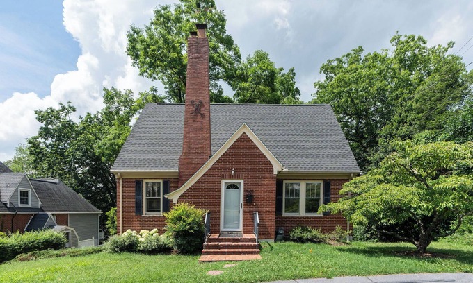 Waynesboro House | Charming Cape Cod overlooking South River in Waynesboro