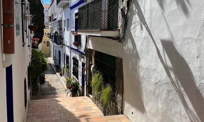 Sitges Town Center Ski Chalet | Charming Casa in Sitges centre & minutes to beach