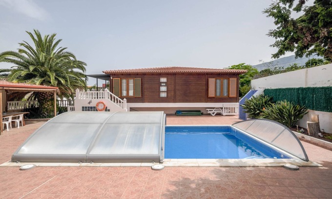 Arafo House | Charming "Casa Rural" with Sea View, Mountain View, Wi-Fi, Garden, Terrace & Pool