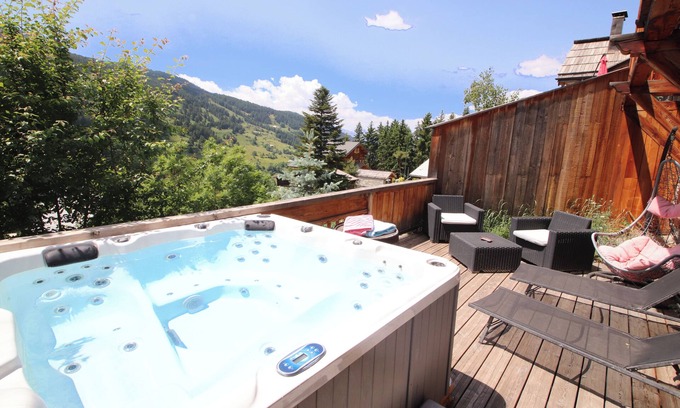 Vars Ski Chalet | CHARMING CHALET MOUNTAIN VIEWS AND SKI SLOPES JACUZZI CINEMA ROOM