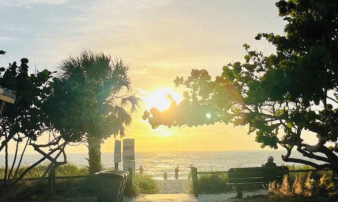 South Venice House | Charming coastal 2-bdrm manufactured home with WiFi & AC in lovely Venice, FL.