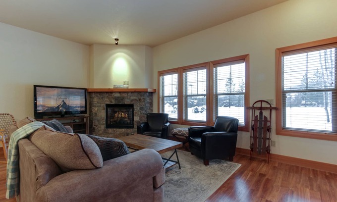 Dover Bay Condo | Charming condo with lake access & great location close to skiing & Silverwood