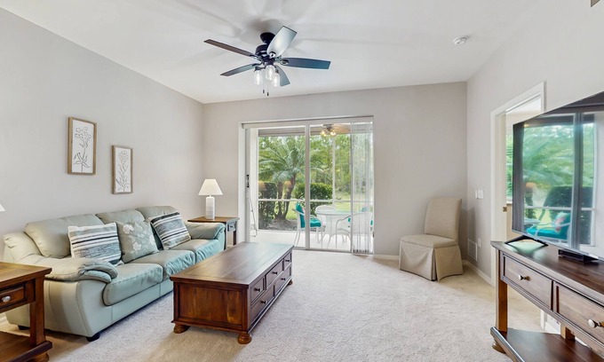 Naples Condo | Charming condo with screened lanai, wifi & access to outdoor community pool