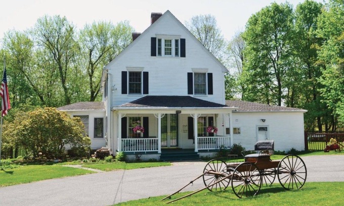 Marble Dale House | CHARMING CONNECTICUT HOUSE! Gateway to New England. In foothills of Berkshires