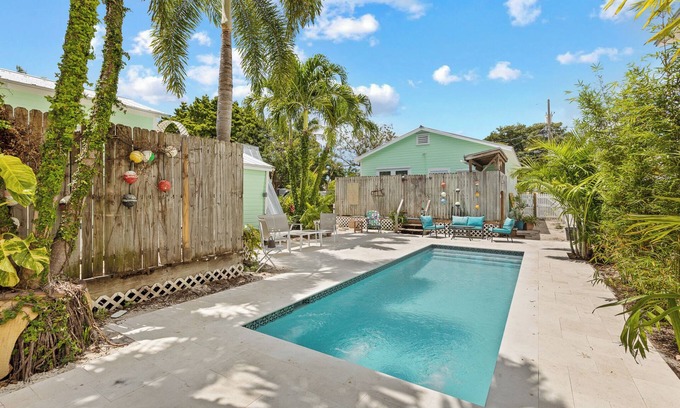 Uptown - Upper Duval Cottage | Charming Cottage in Old Town
