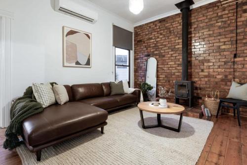 Launceston CBD House | Charming Cottage Near The City With Parking
