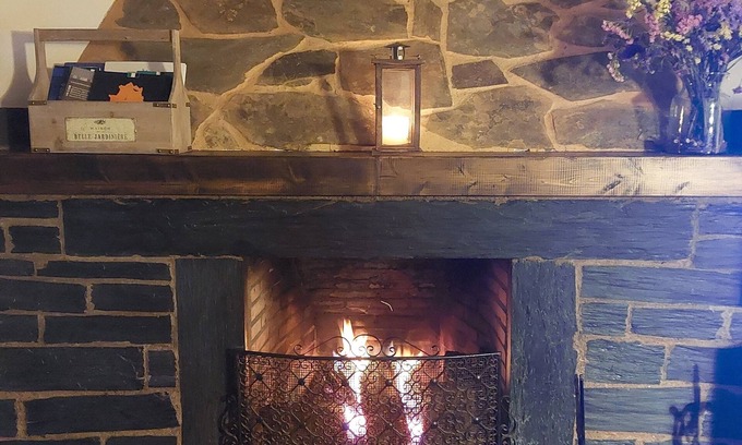 Pinofranqueado House | 🏡 Charming cottage with fireplace & patio – natural pool just 500m away! 🐶🐱💗